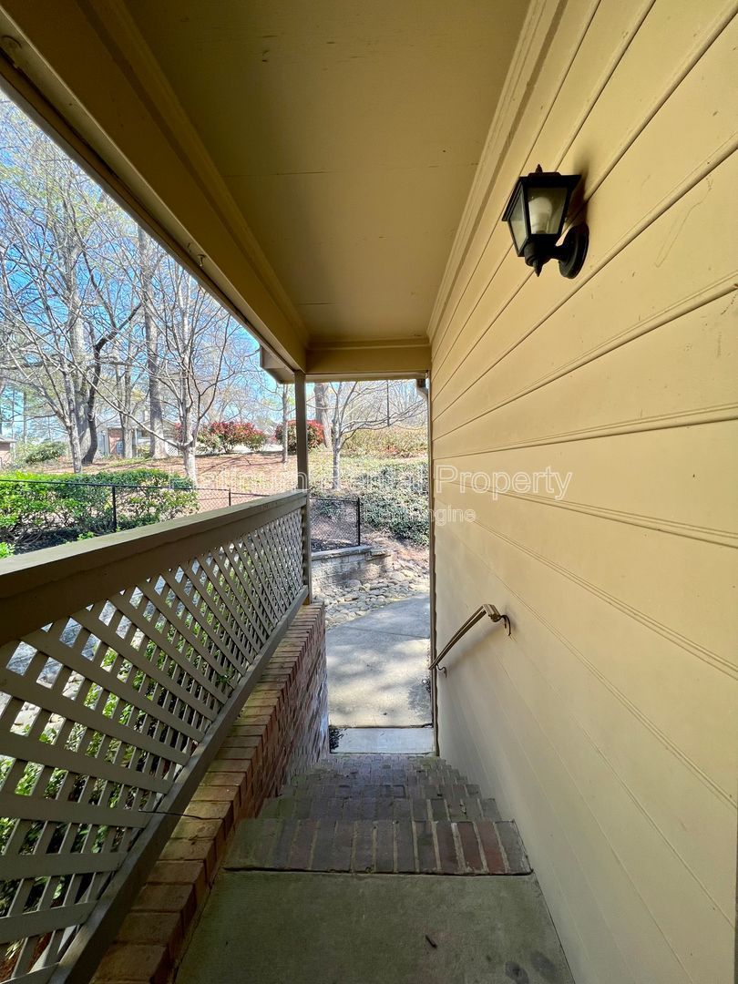 Beautiful, 2 bedroom condo in convenient Atlanta location by Platinum Property Management Services, Inc. property image