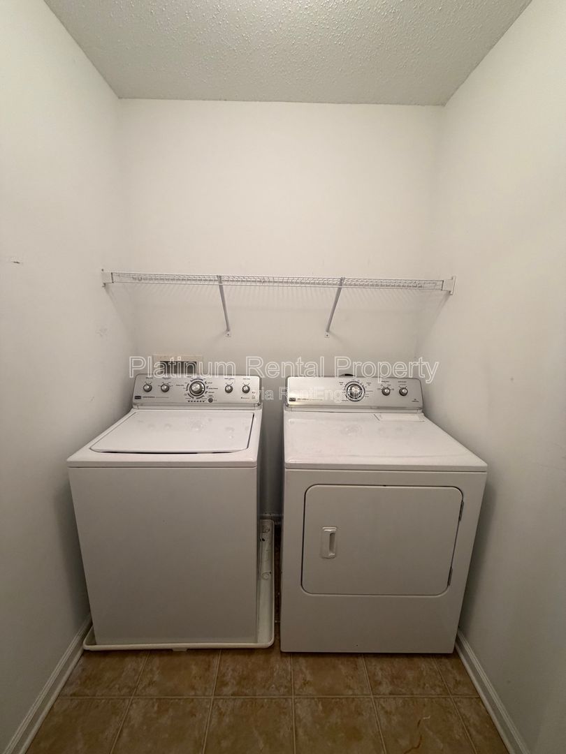 2 Bedroom, 2.5 Bathroom END unit townhome in Atlanta for rent by Platinum Property Management Services, Inc. property image