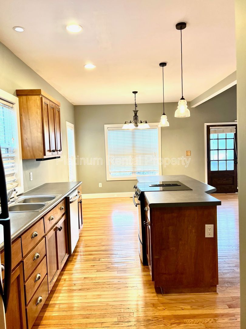 Charming 3 bedroom home in fantastic Athens location by Platinum Property Management Services, Inc. property image