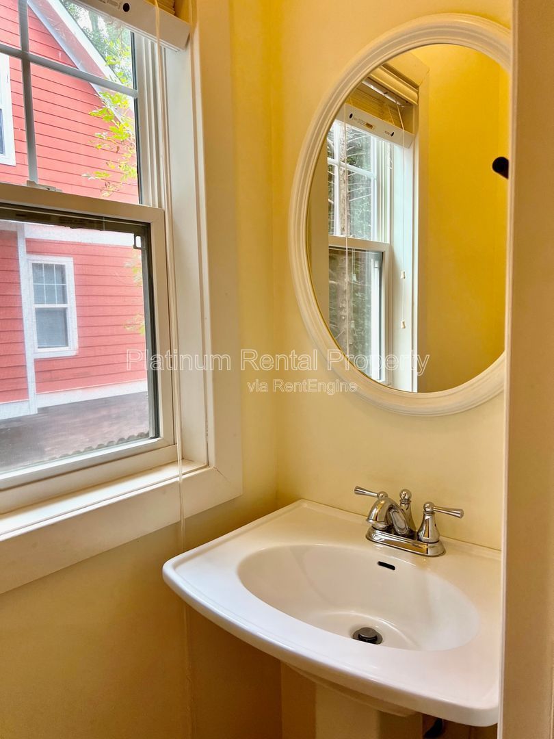 Charming 3 bedroom home in fantastic Athens location by Platinum Property Management Services, Inc. property image