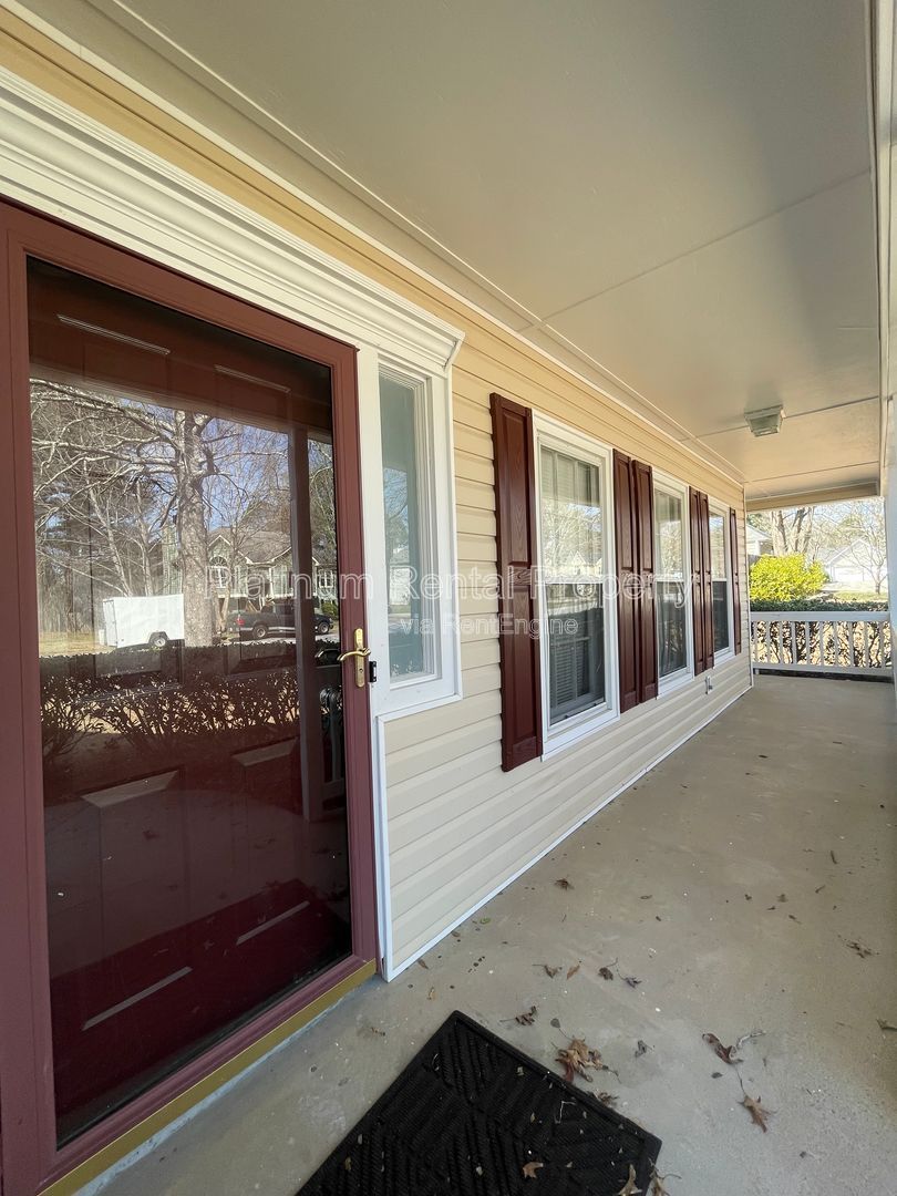 Charming, ranch floorplan with an upstairs bonus room in desirable Loganville neighborhood, by Platinum Property Management Services, Inc. property image